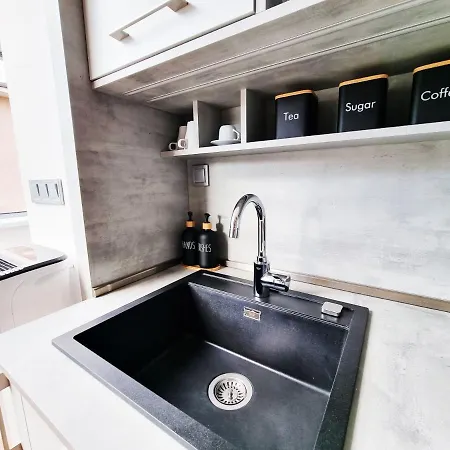 Center - Modern With View Apartman