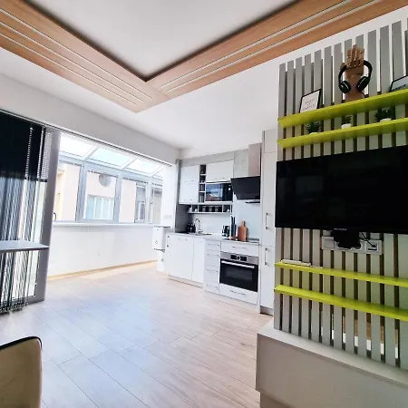 Center - Modern With View Apartman *